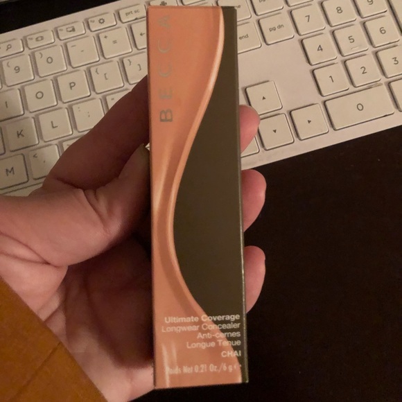 Becca concealer - Picture 1 of 3